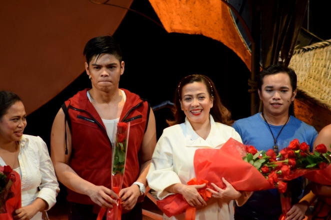 Gumanap bilang Apolinario Mabini si Liesl Bacutan (ikalawa mula sa kanan) at bilang Emilio Aguinaldo si Arman Ferrer (ikatlo mula sa kanan).
